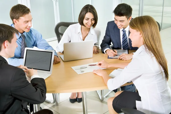 Business team working on business project — Stock Photo, Image