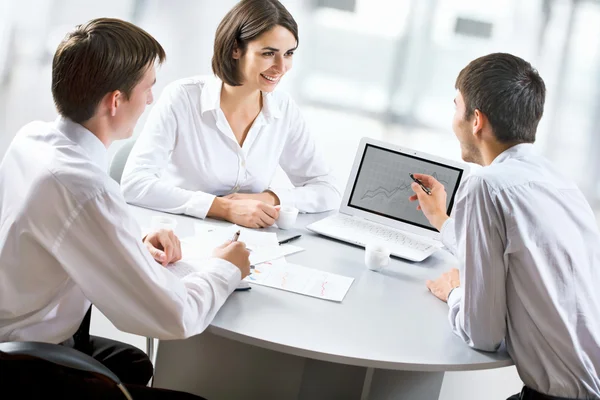 Empresarios que trabajan — Foto de Stock