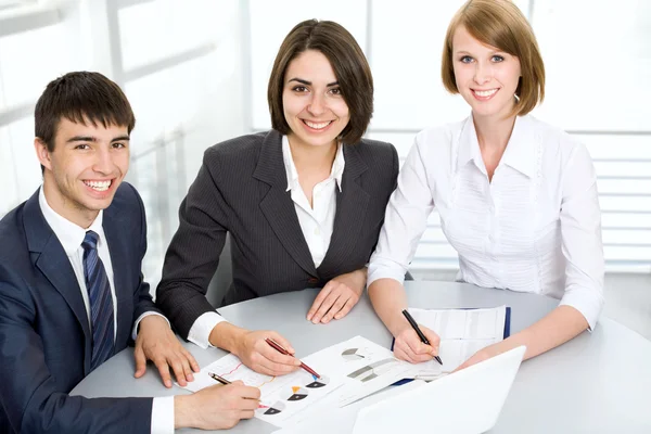 Young business people. Teamwork. — Stock Photo, Image