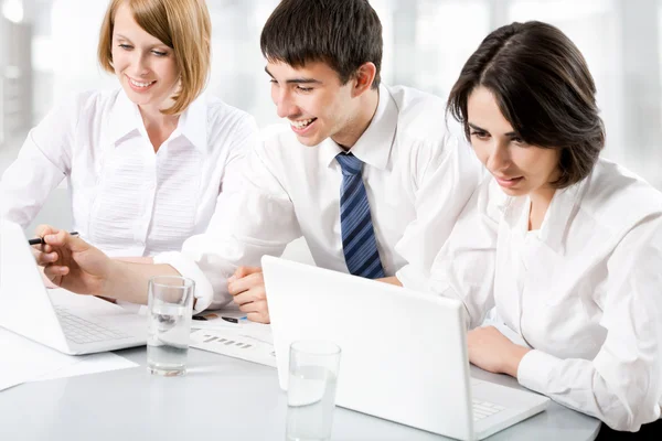 Young business people. Teamwork. — Stock Photo, Image