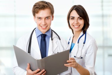 Doktorlar gülümseyen