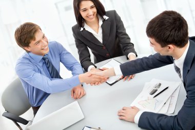 İş Adamları Tokalaşıyor