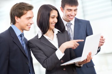 iş adamları yeni bir projeyi tartışmak