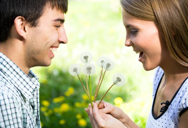Couple with dandelions — Stock Photo, Image