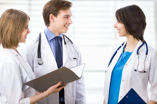 Doctor with colleagues — Stock Photo, Image