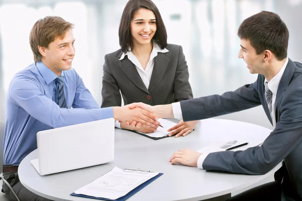 Gente de negocios moviendo las manos — Foto de Stock