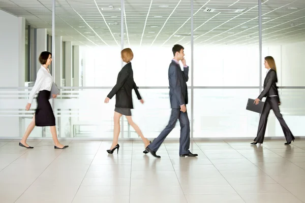 Business people walking — Stock Photo, Image