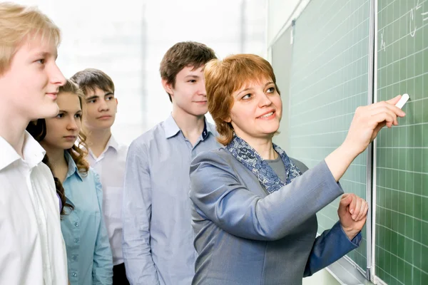 Profesor y estudiantes —  Fotos de Stock