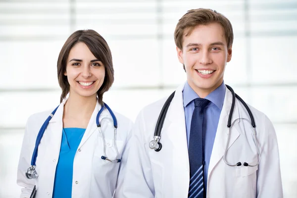 Medico con collega — Foto Stock