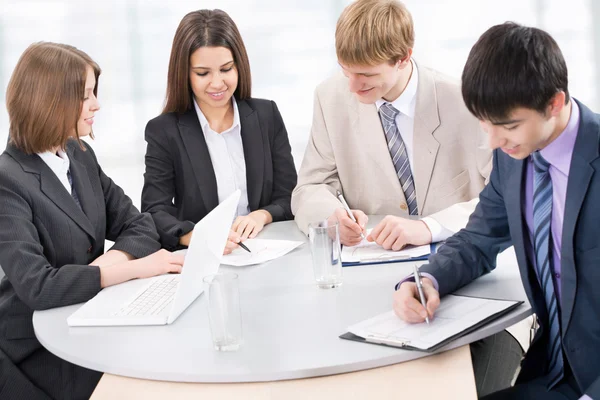 Gente de negocios en reunión — Foto de Stock