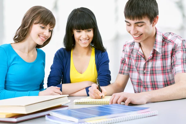 Grupp av studenter — Stockfoto