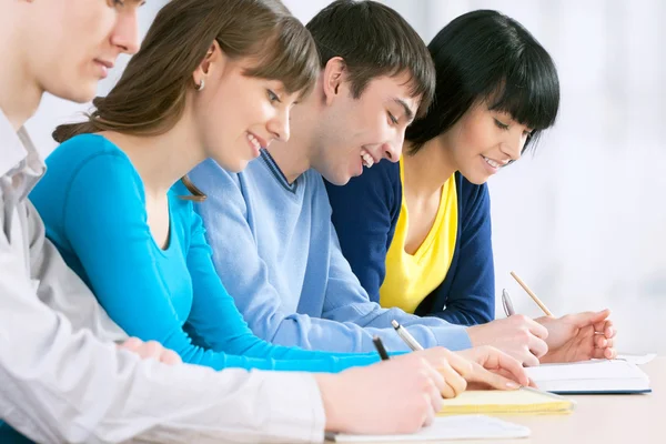 Groep studenten — Stockfoto