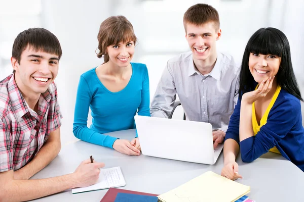 Gelukkige studenten — Stockfoto