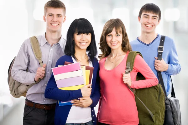 Glückliche Studenten — Stockfoto