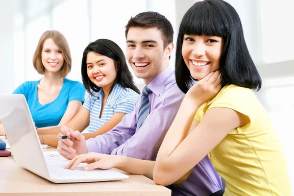 Studenten in de klas — Stockfoto