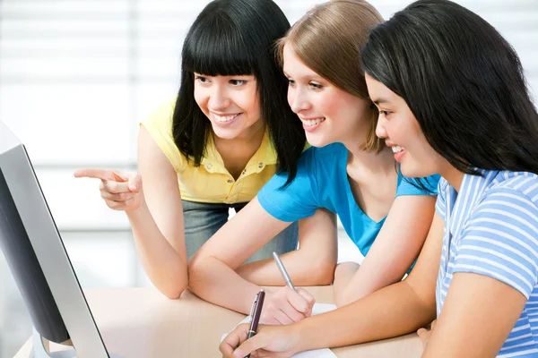 Vrouwelijke studenten — Stockfoto