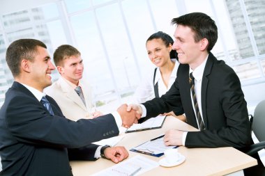 İş Adamları Tokalaşıyor