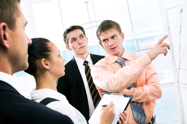 Businessman presenting his ideas — Stock Photo, Image