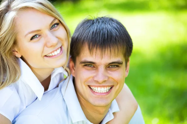 Glückliches Paar — Stockfoto