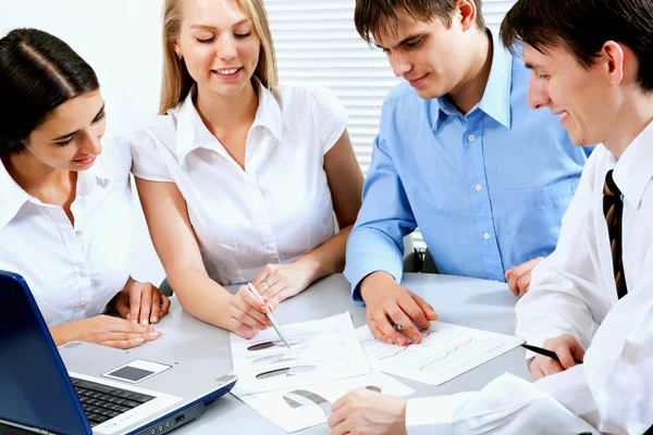 Business people discussing project — Stock Photo, Image