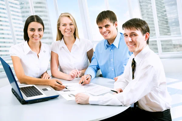 Business people smiling — Stock Photo, Image