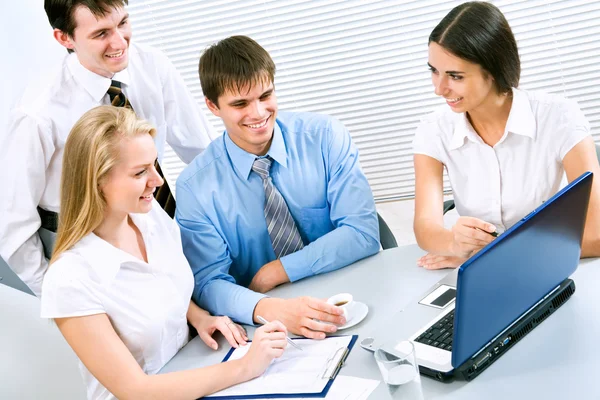 Business people discussing project — Stock Photo, Image