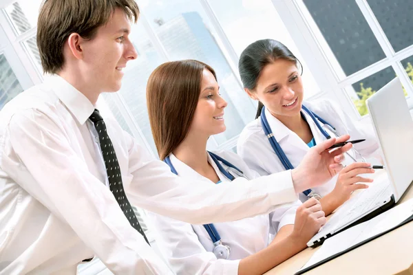 Equipo médico en la oficina — Foto de Stock