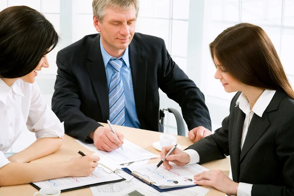 Empresarios trabajan — Foto de Stock