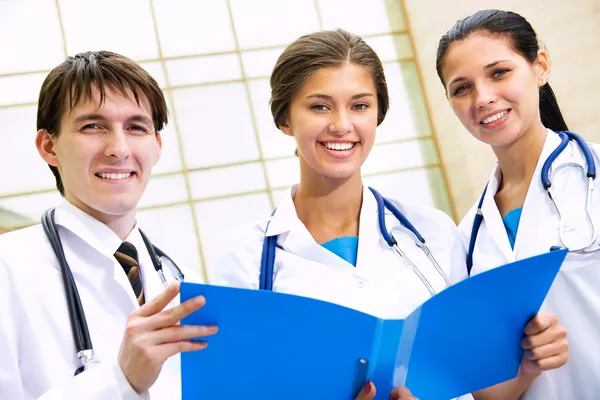 Jovens médicos — Fotografia de Stock