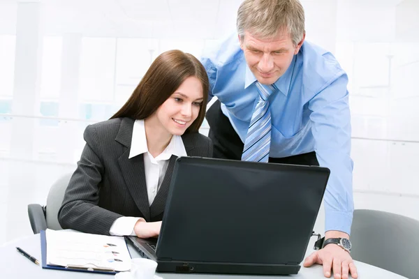 Businesspeople using laptop — Stock Photo, Image