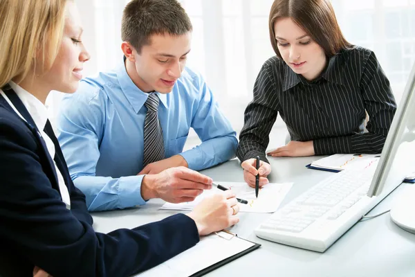 Businesspeople in office — Stock Photo, Image