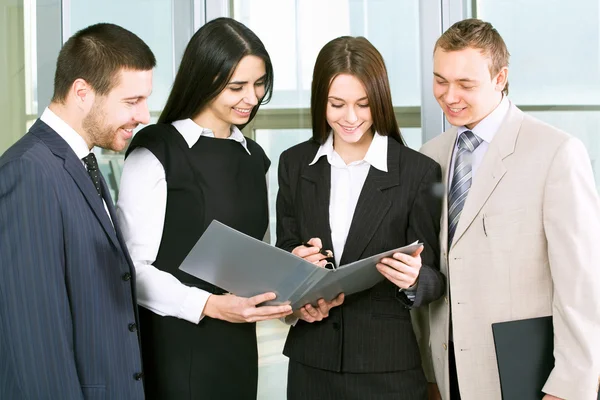 Businesspeople discussing at meeting — Stock Photo, Image