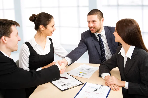 Gente de negocios moviendo las manos — Foto de Stock