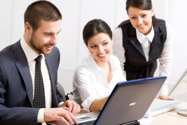 Yeni proje tartışırken iş adamları