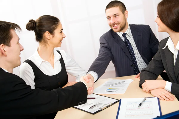 Gente de negocios moviendo las manos — Foto de Stock