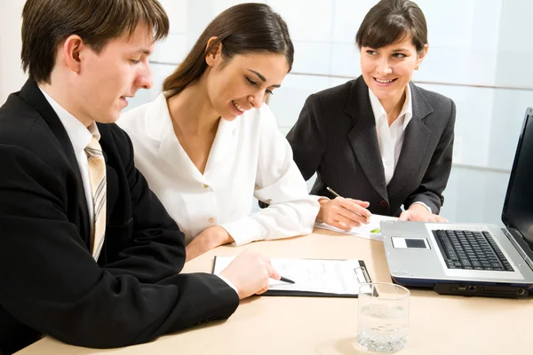 Jóvenes empresarios — Foto de Stock