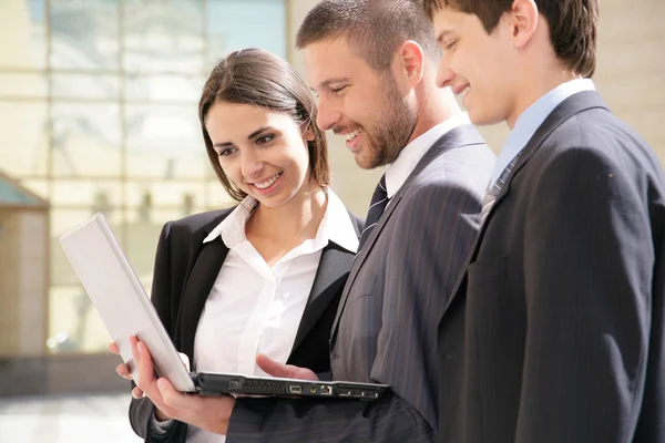 Business people using laptop — Stock Photo, Image