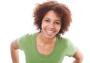 Afrikalı kız gülümseyerek