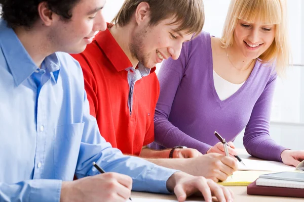 Grupp av studenter — Stockfoto