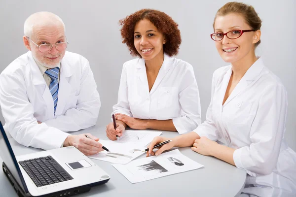 Groupe de médecins — Photo