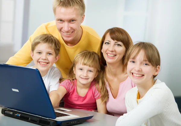 Happy family smiling — Stock Photo, Image
