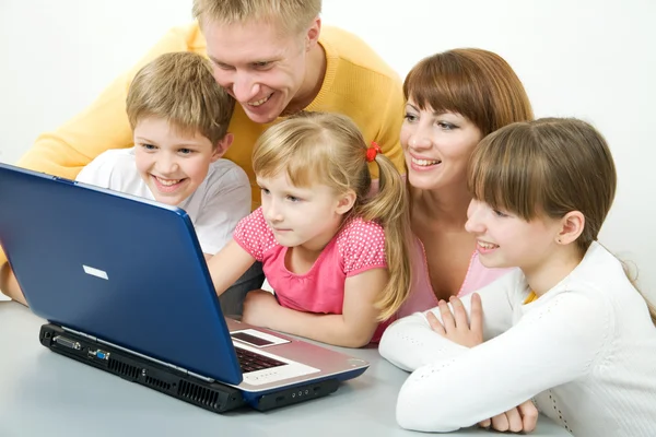 Gelukkig familie glimlachen — Stockfoto