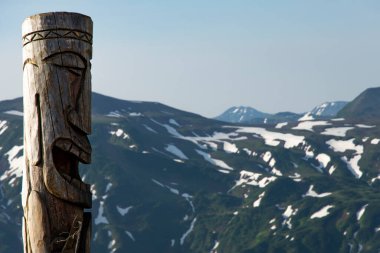 Dağlardaki ahşap totem direği, Doğal Kent Simgesi