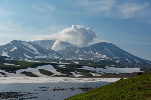 Malerische Berge Mit Aktivem Krater Reisefoto — Stockfoto