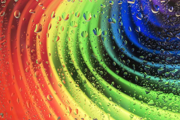 Rainbow se compose de carton et de gouttes de pluie sur verre — Photo