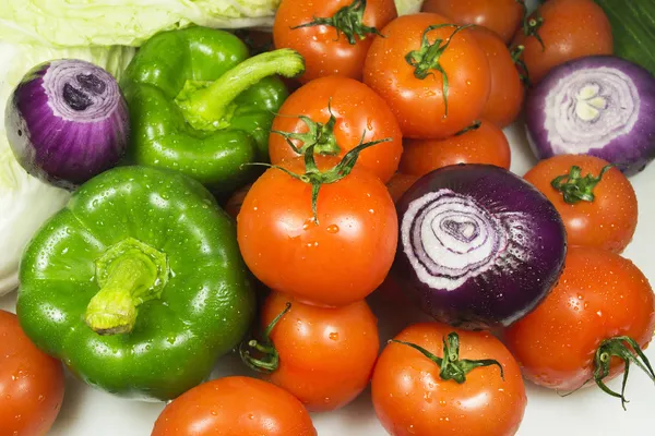 Primo piano di varie verdure crude colorate — Foto Stock