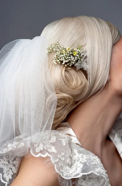 Wedding bride hairstyle. — Stock Photo, Image