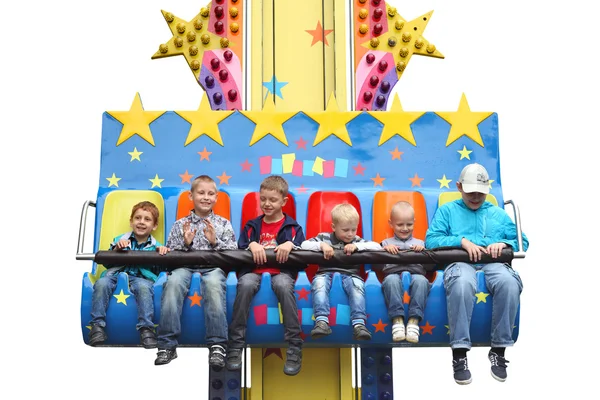 01 июня 2014 г. - Парк аттракционов: Счастливые дети в парке развлечений. День защиты детей . — стоковое фото