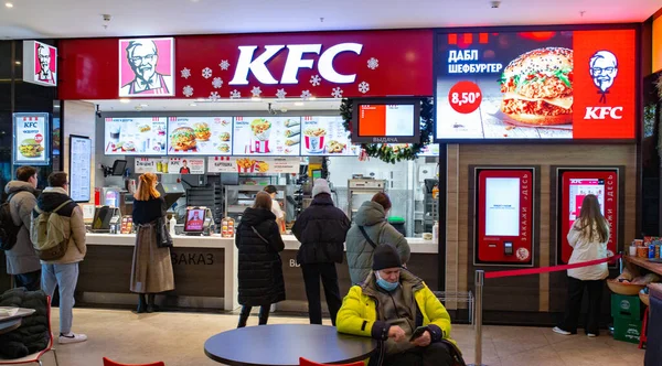 Kfc Fast Food Kentucky Fried Chicken Kfc Mensen Bestellen Eten — Stockfoto