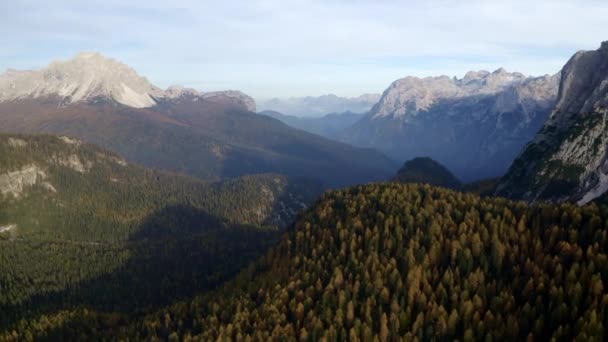 Όμορφα Μεγάλα Βουνά Και Δάση Στην Ιταλία — Αρχείο Βίντεο